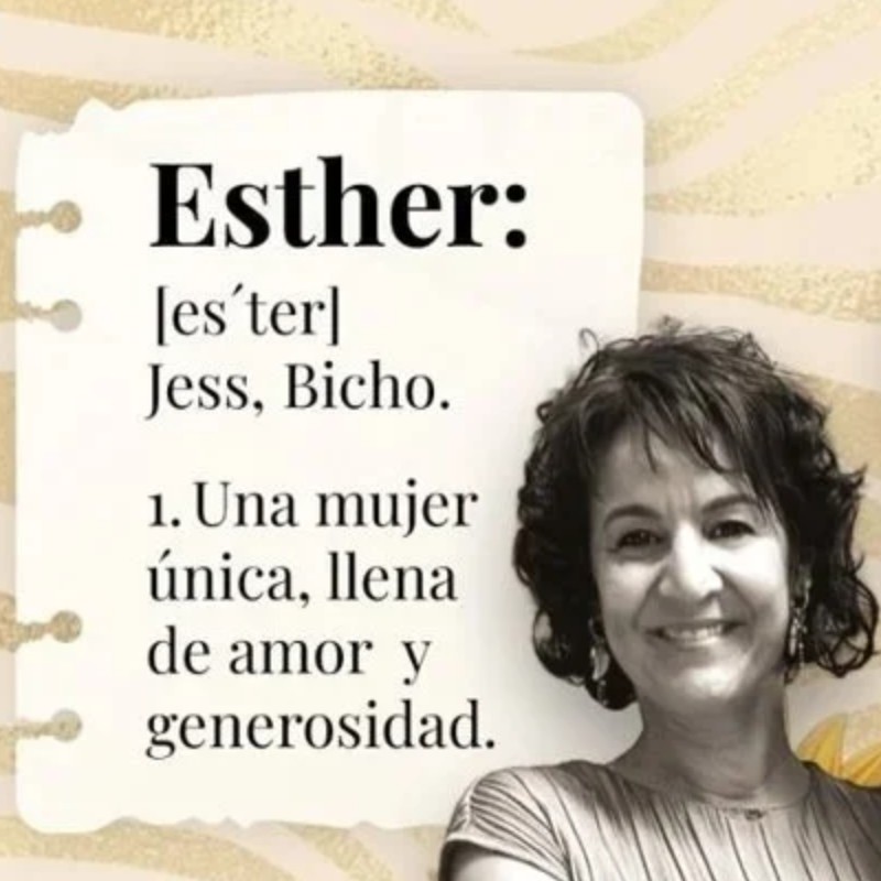 Detalle de collage personalizado con definición de diccionario y retrato de la homenajeada